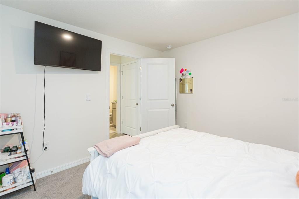 For Rent: $2,700 (5 beds, 3 baths, 2505 Square Feet)