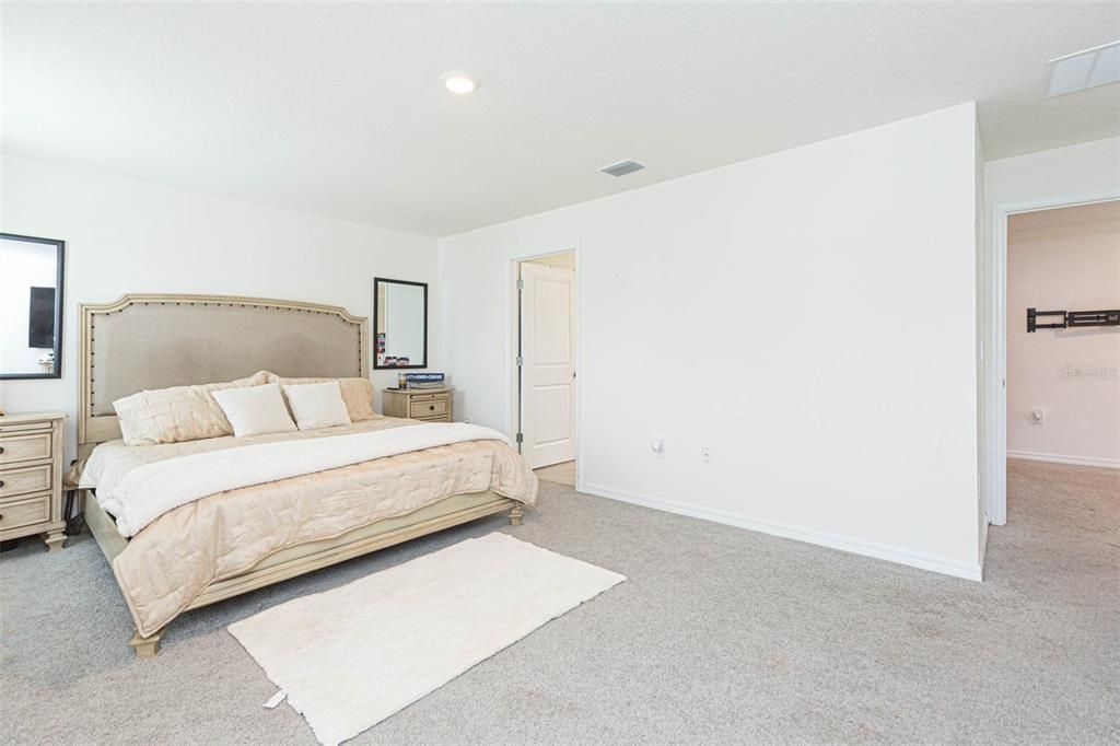For Rent: $2,700 (5 beds, 3 baths, 2505 Square Feet)