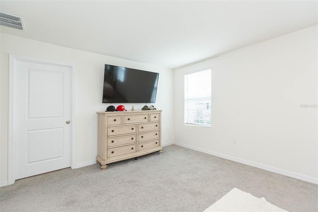 For Rent: $2,700 (5 beds, 3 baths, 2505 Square Feet)