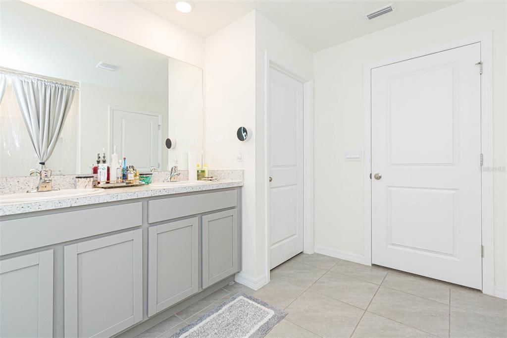 For Rent: $2,700 (5 beds, 3 baths, 2505 Square Feet)