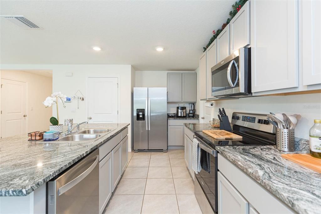 For Rent: $2,700 (5 beds, 3 baths, 2505 Square Feet)