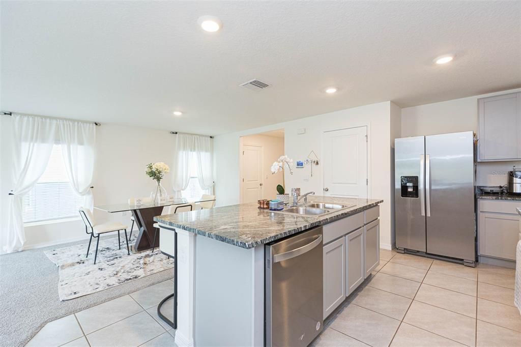For Rent: $2,700 (5 beds, 3 baths, 2505 Square Feet)