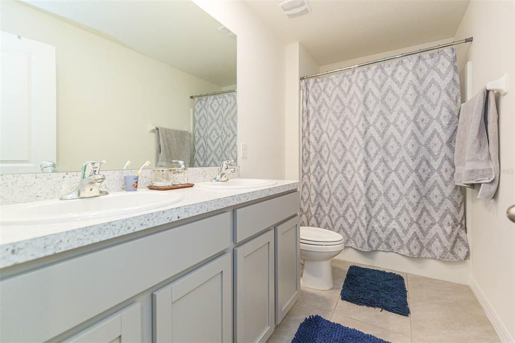 For Rent: $2,700 (5 beds, 3 baths, 2505 Square Feet)