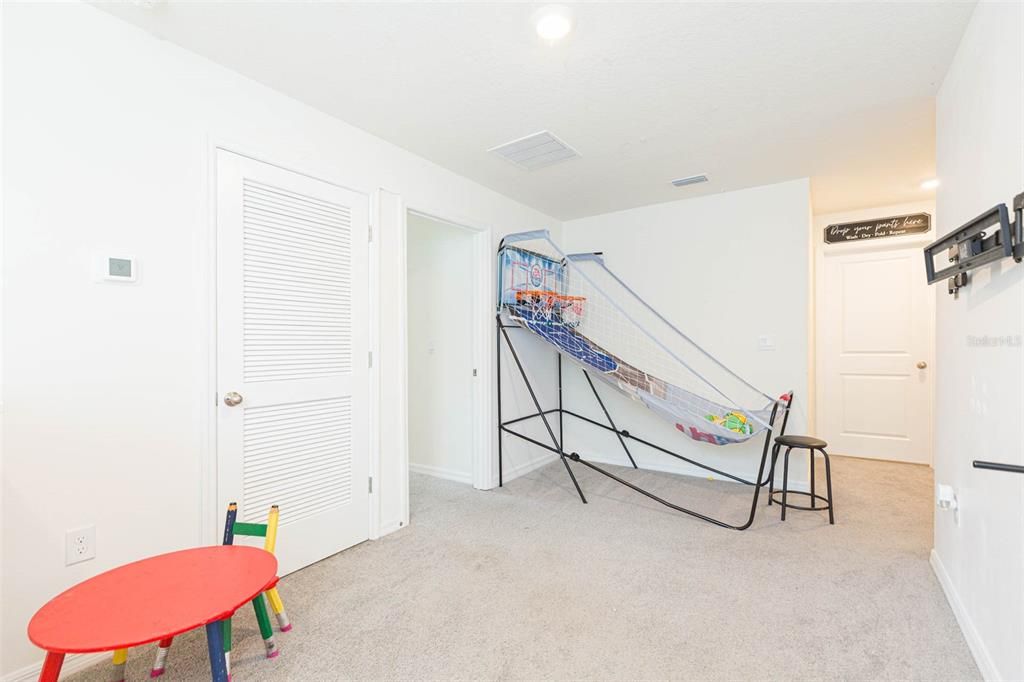 For Rent: $2,700 (5 beds, 3 baths, 2505 Square Feet)