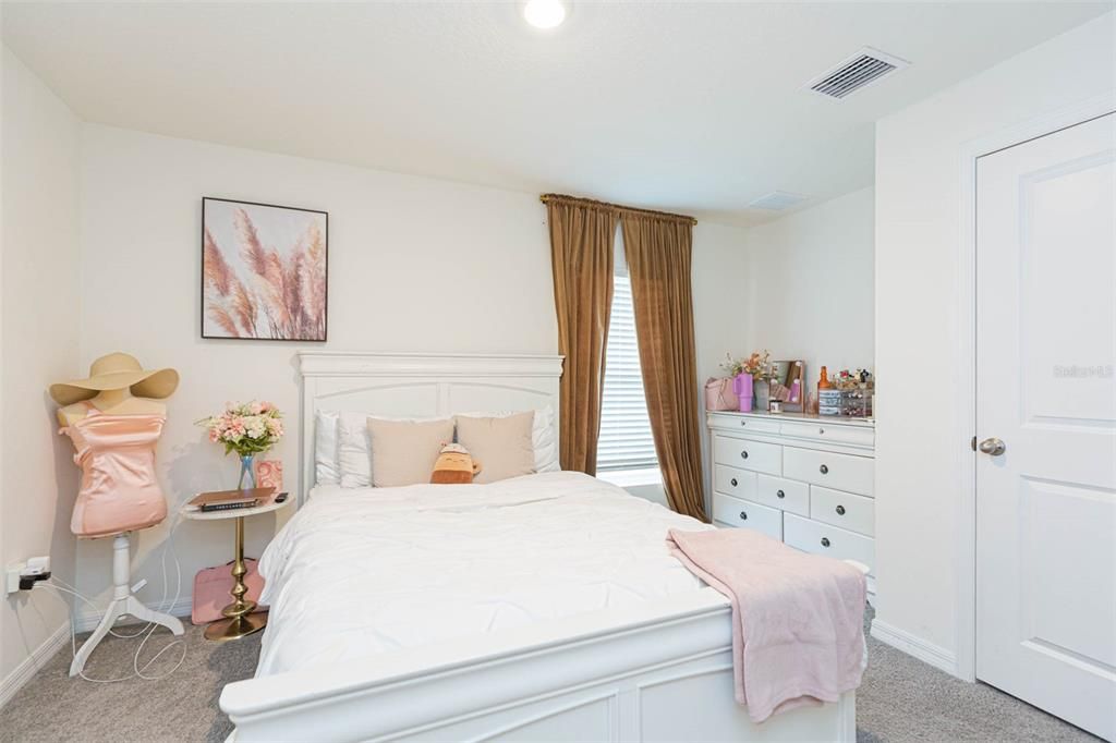 For Rent: $2,700 (5 beds, 3 baths, 2505 Square Feet)