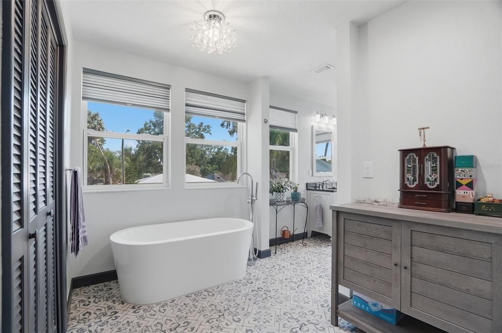 En Venta: $759,000 (4 camas, 3 baños, 2838 Pies cuadrados)