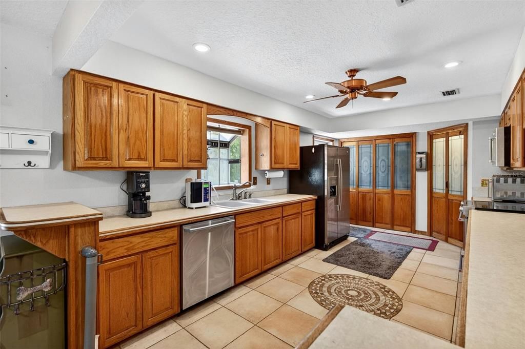 For Sale: $499,900 (3 beds, 2 baths, 1749 Square Feet)