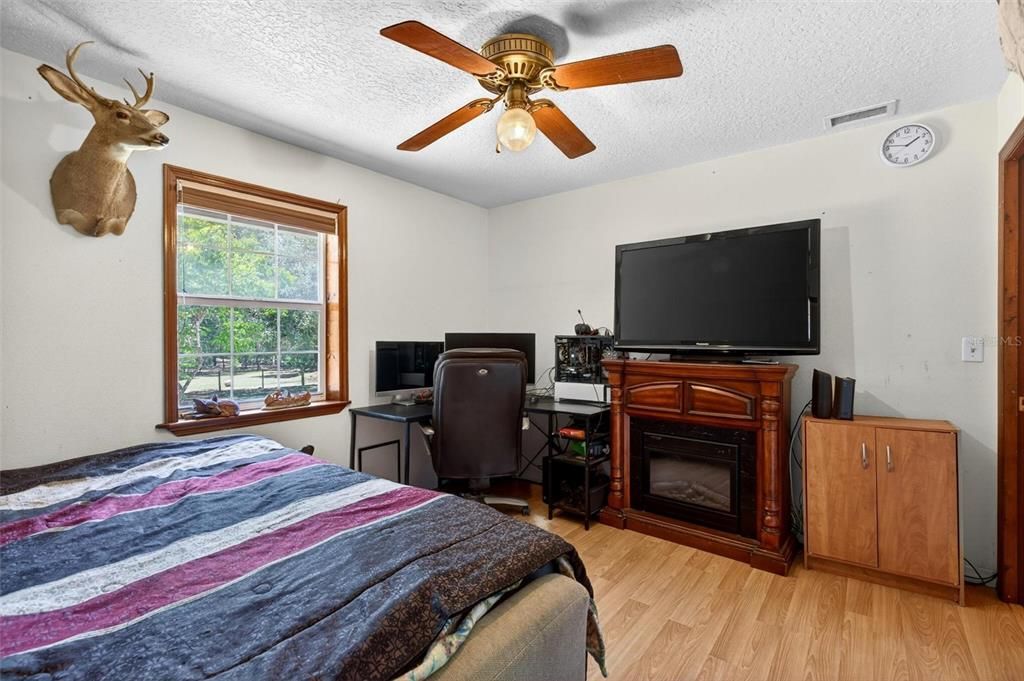 For Sale: $499,900 (3 beds, 2 baths, 1749 Square Feet)