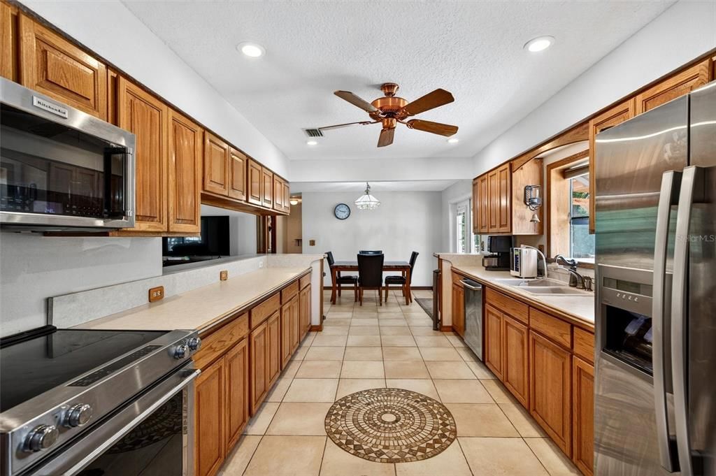 For Sale: $499,900 (3 beds, 2 baths, 1749 Square Feet)