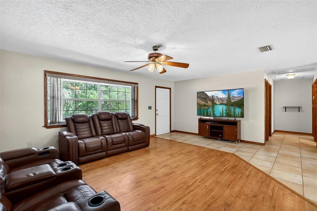 For Sale: $499,900 (3 beds, 2 baths, 1749 Square Feet)