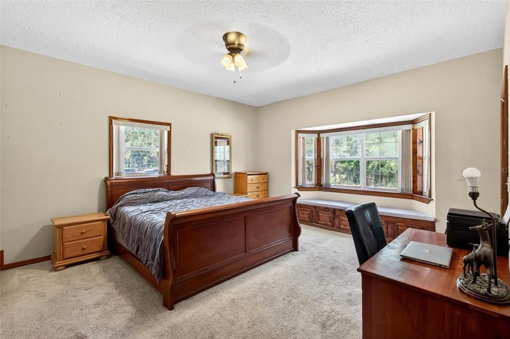 For Sale: $499,900 (3 beds, 2 baths, 1749 Square Feet)