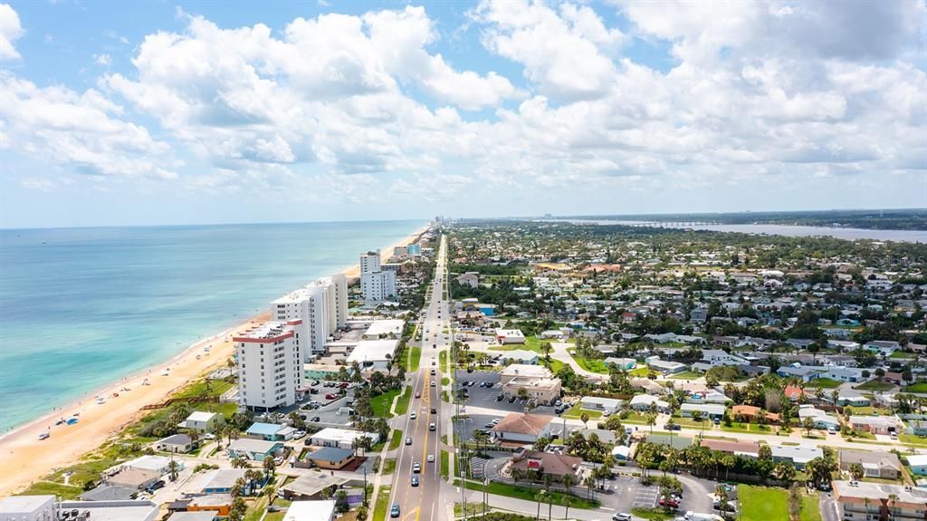 For Sale: $449,995 (2 beds, 2 baths, 1200 Square Feet)