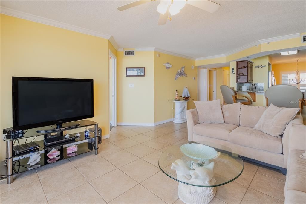 For Sale: $449,995 (2 beds, 2 baths, 1200 Square Feet)