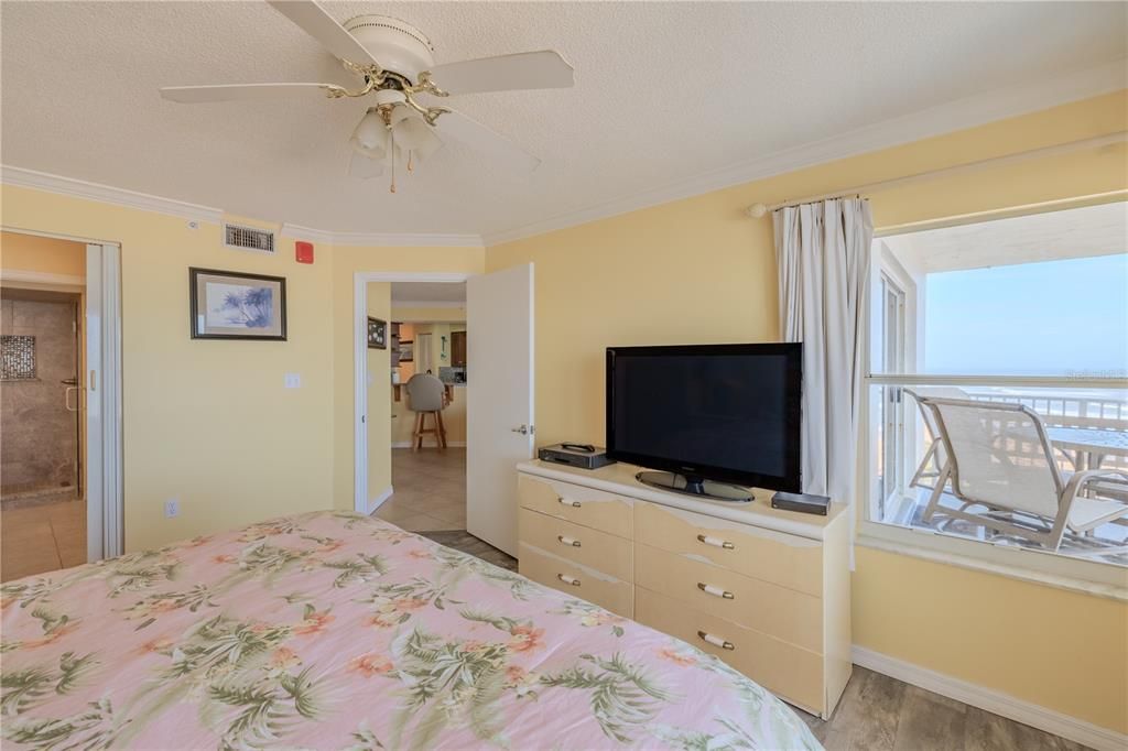 For Sale: $449,995 (2 beds, 2 baths, 1200 Square Feet)