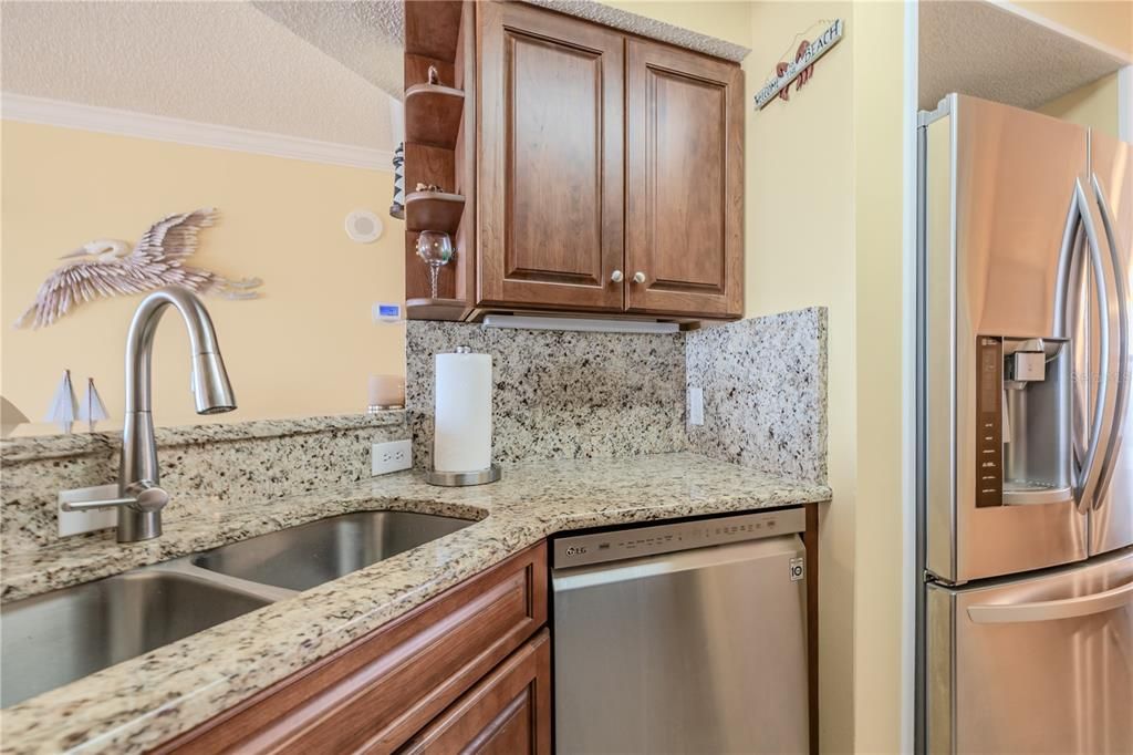 For Sale: $449,995 (2 beds, 2 baths, 1200 Square Feet)
