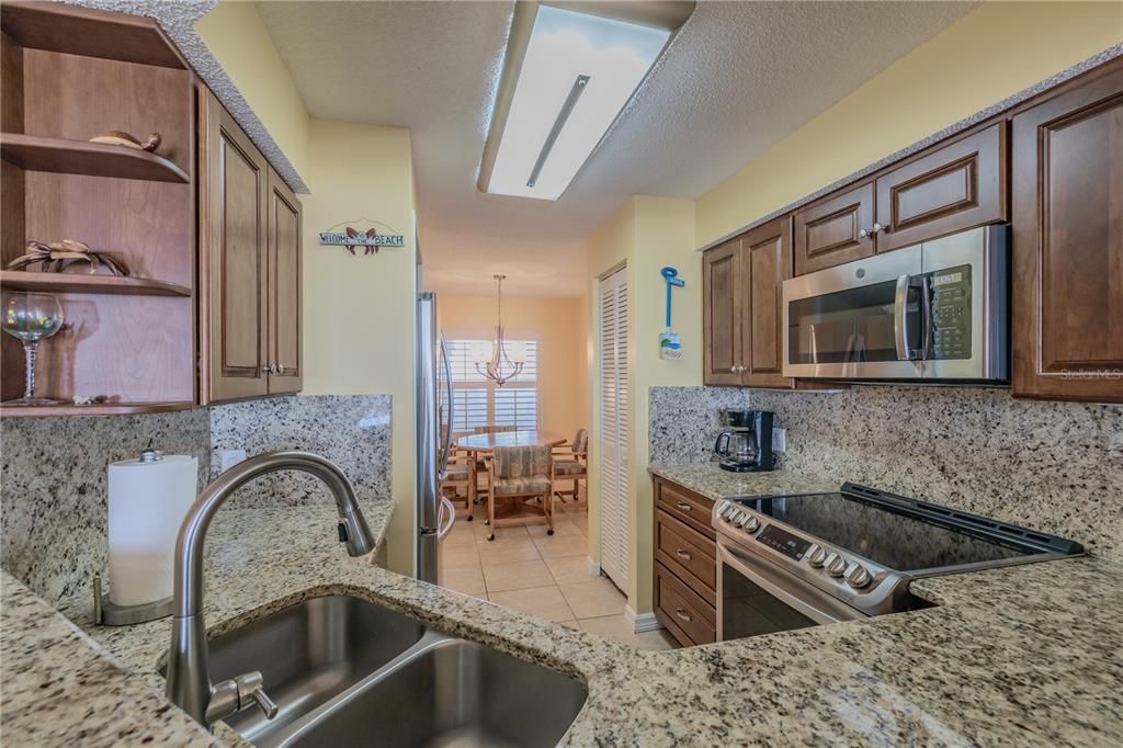 For Sale: $449,995 (2 beds, 2 baths, 1200 Square Feet)