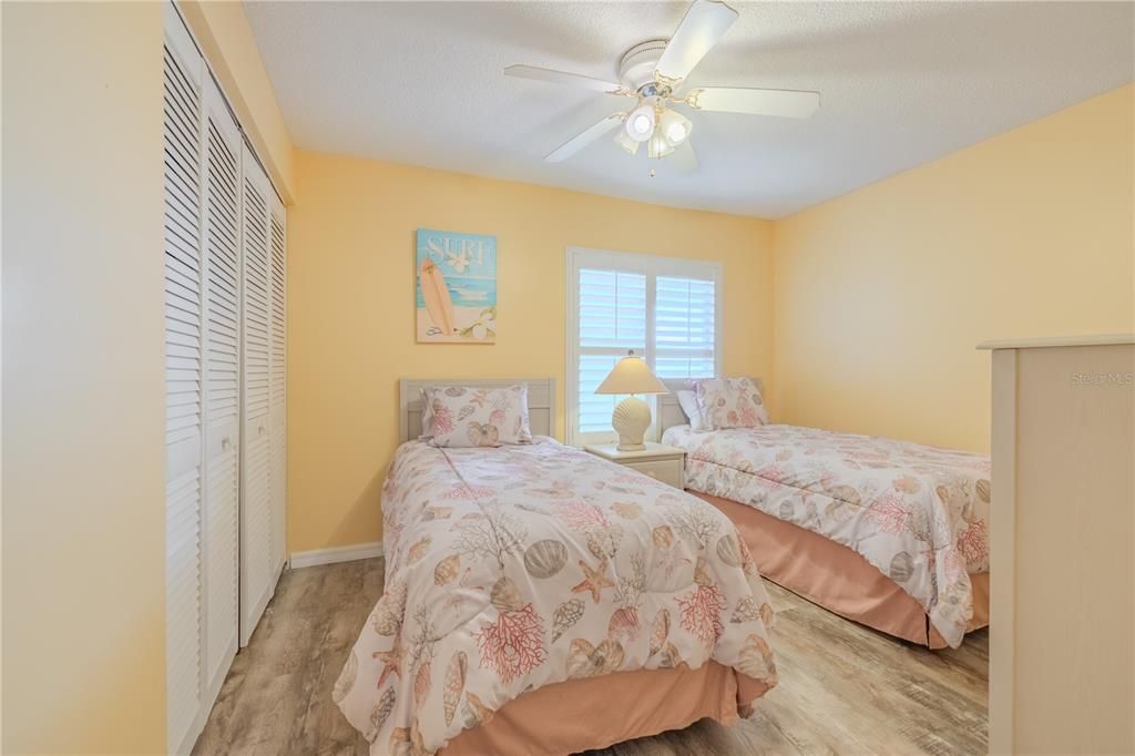 For Sale: $449,995 (2 beds, 2 baths, 1200 Square Feet)