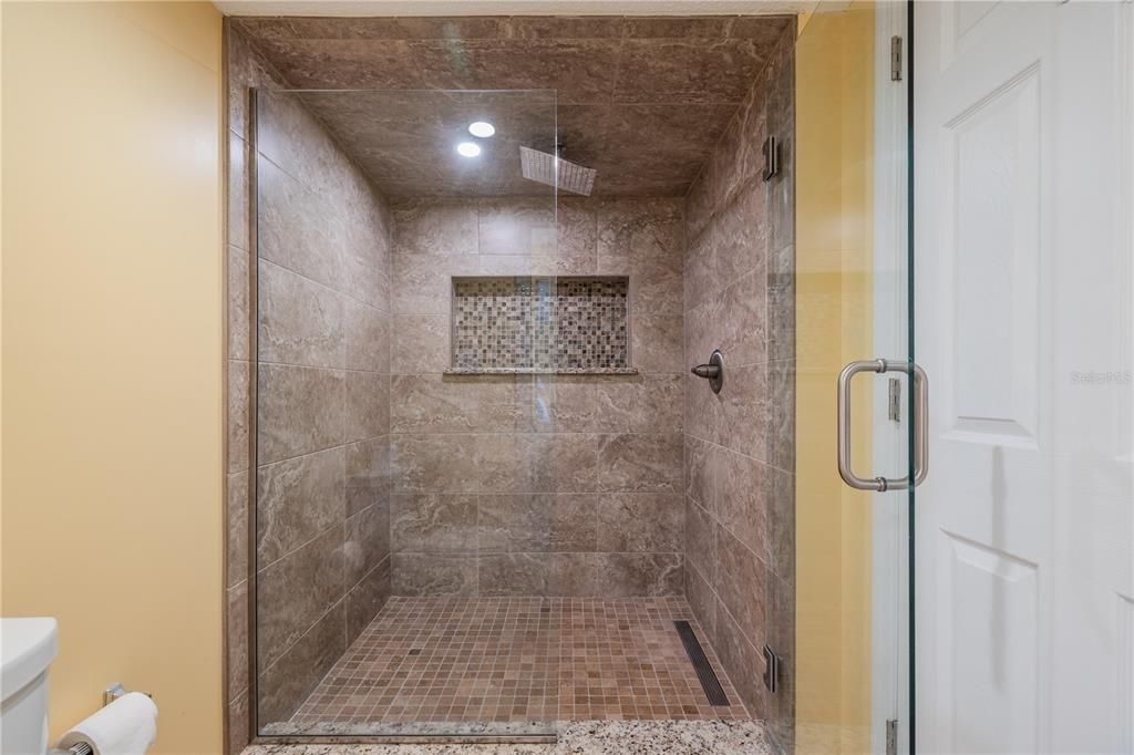 For Sale: $449,995 (2 beds, 2 baths, 1200 Square Feet)