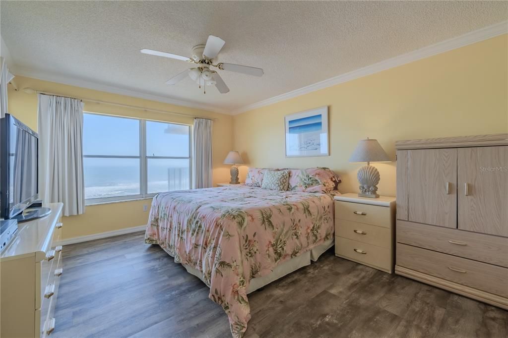 For Sale: $449,995 (2 beds, 2 baths, 1200 Square Feet)