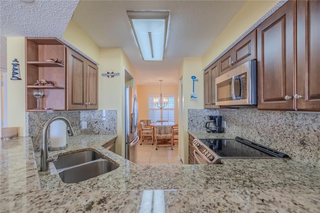 For Sale: $449,995 (2 beds, 2 baths, 1200 Square Feet)