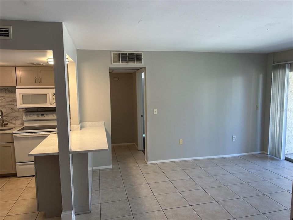 For Rent: $1,225 (1 beds, 1 baths, 710 Square Feet)