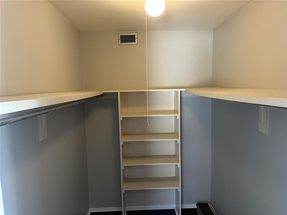 For Rent: $1,225 (1 beds, 1 baths, 710 Square Feet)