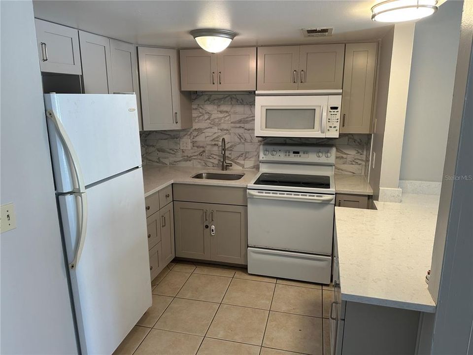 For Rent: $1,225 (1 beds, 1 baths, 710 Square Feet)