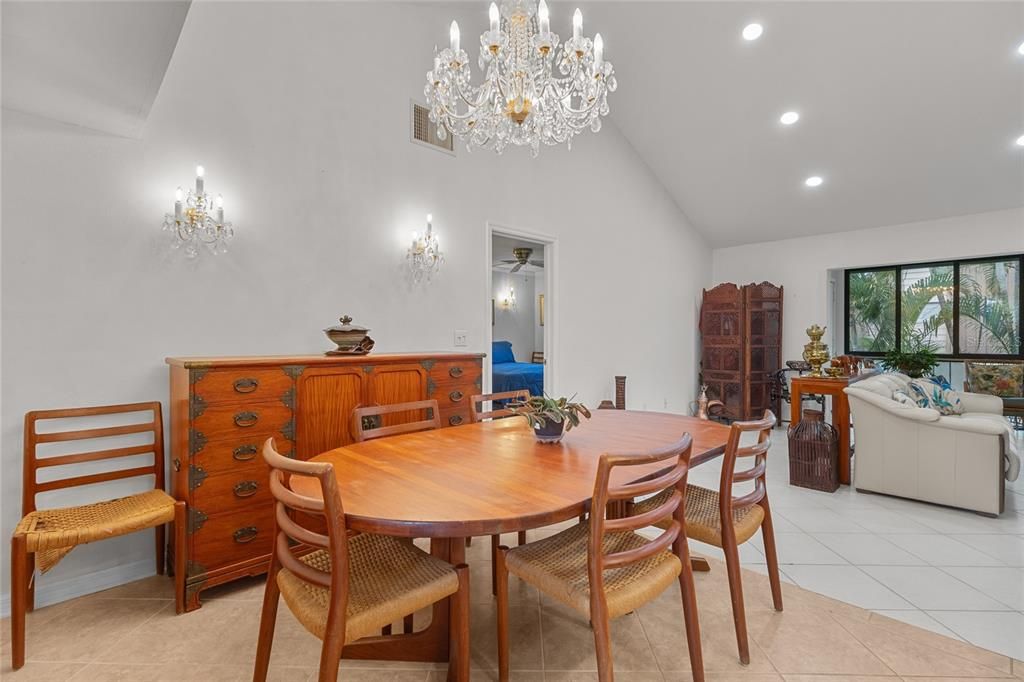 For Sale: $285,000 (3 beds, 2 baths, 1576 Square Feet)