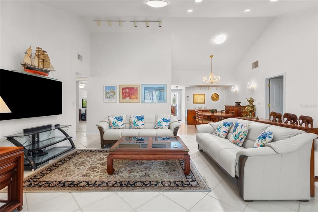 For Sale: $285,000 (3 beds, 2 baths, 1576 Square Feet)