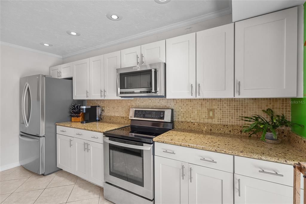 For Sale: $285,000 (3 beds, 2 baths, 1576 Square Feet)