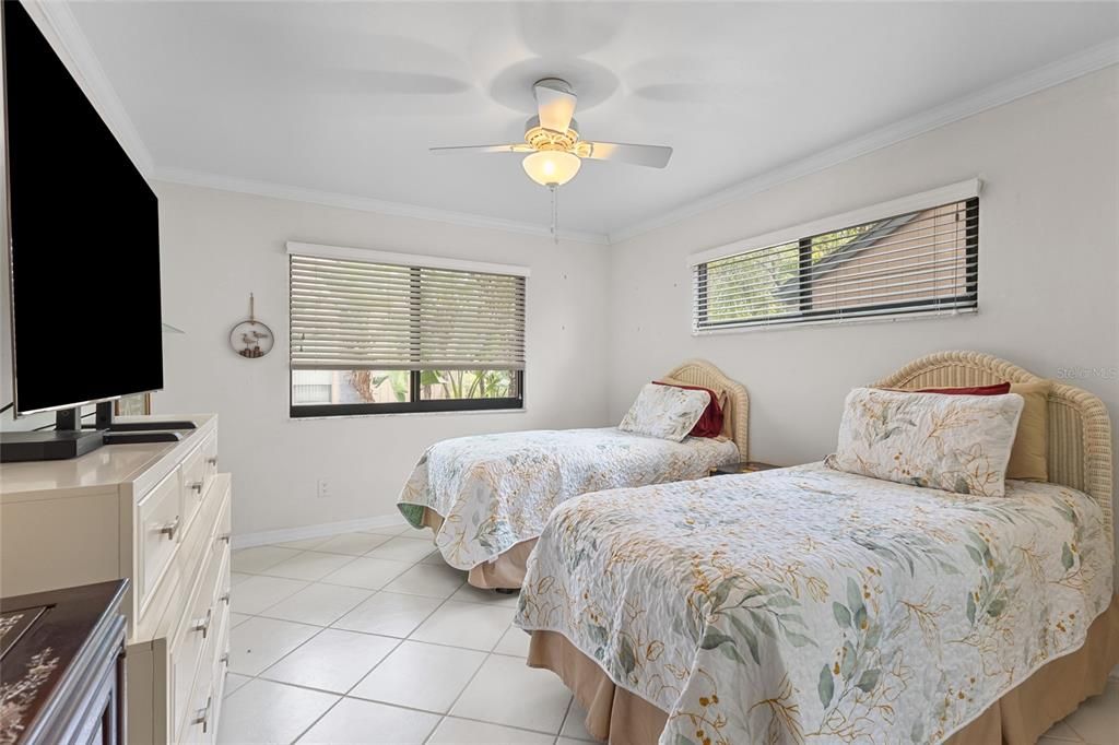 For Sale: $285,000 (3 beds, 2 baths, 1576 Square Feet)
