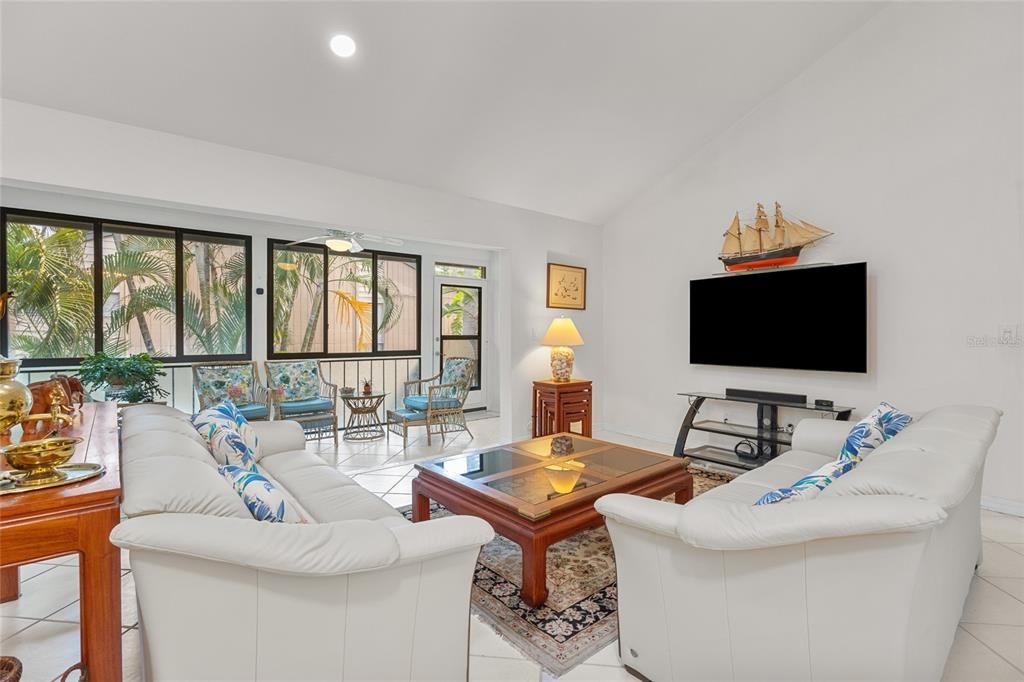 For Sale: $285,000 (3 beds, 2 baths, 1576 Square Feet)