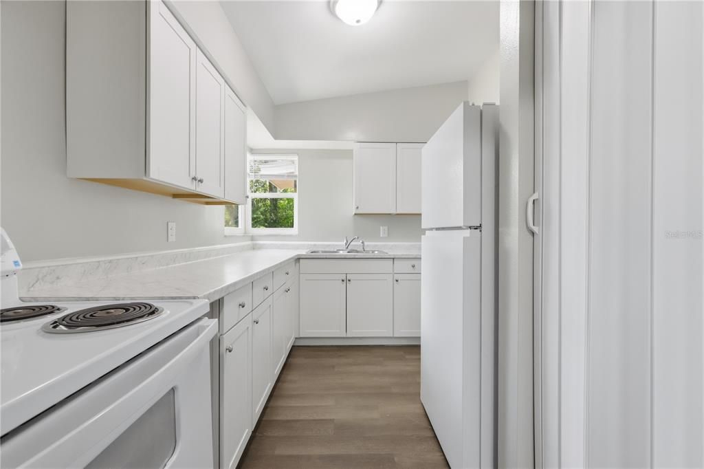 На продажу: $195,000 (2 спален, 1 ванн, 766 Квадратных фут)