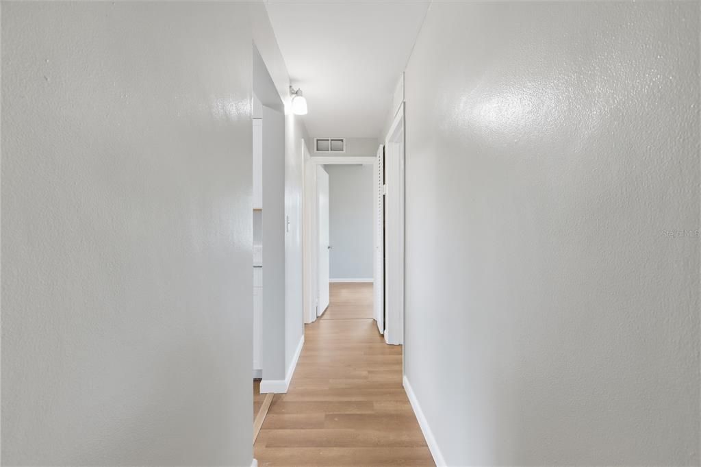 На продажу: $195,000 (2 спален, 1 ванн, 766 Квадратных фут)