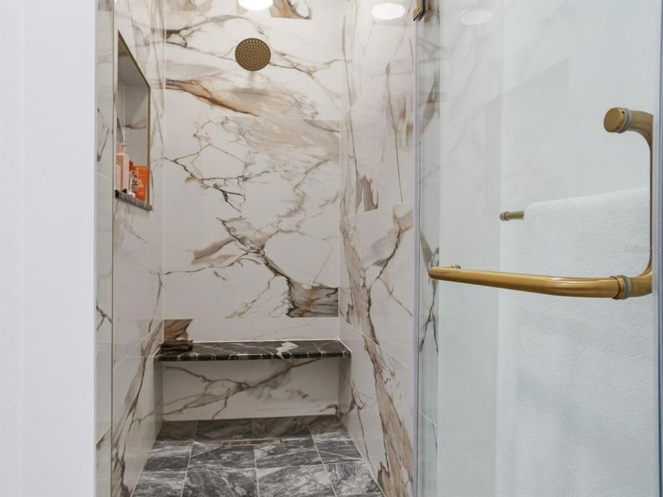 Activo con contrato: $565,000 (3 camas, 2 baños, 1851 Pies cuadrados)