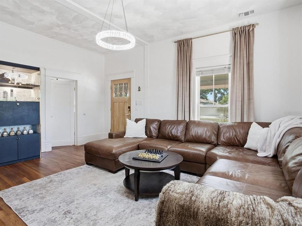 Activo con contrato: $565,000 (3 camas, 2 baños, 1851 Pies cuadrados)