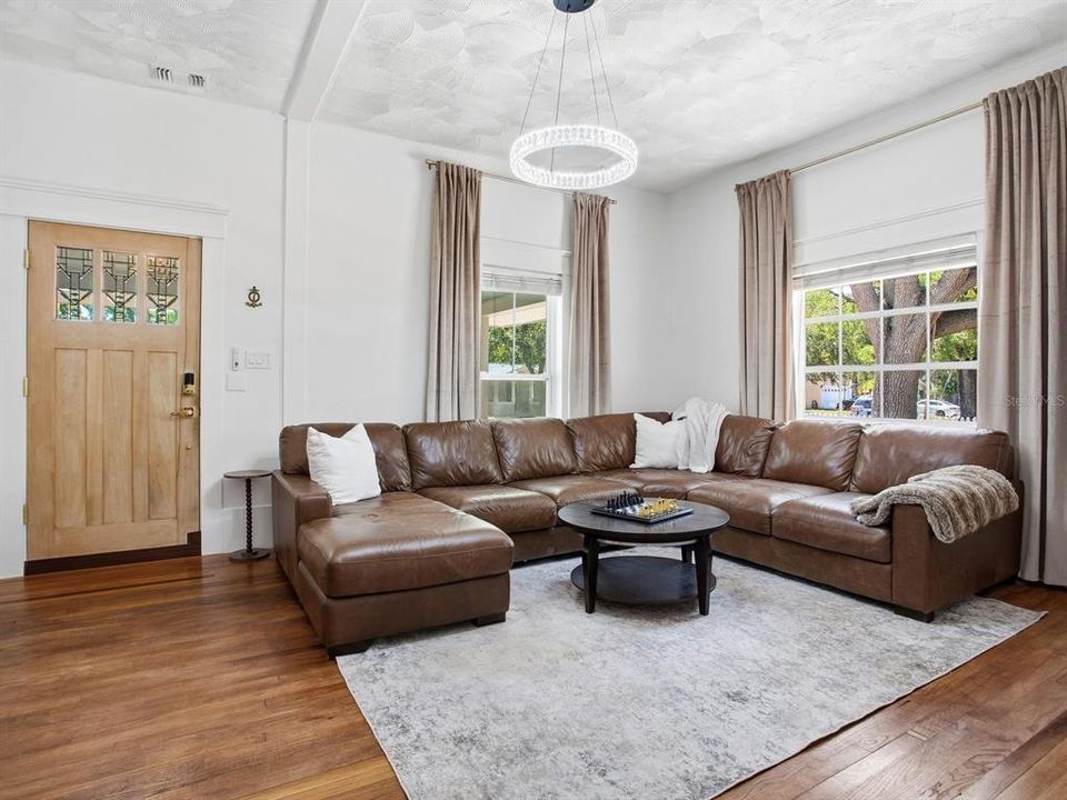 Activo con contrato: $565,000 (3 camas, 2 baños, 1851 Pies cuadrados)