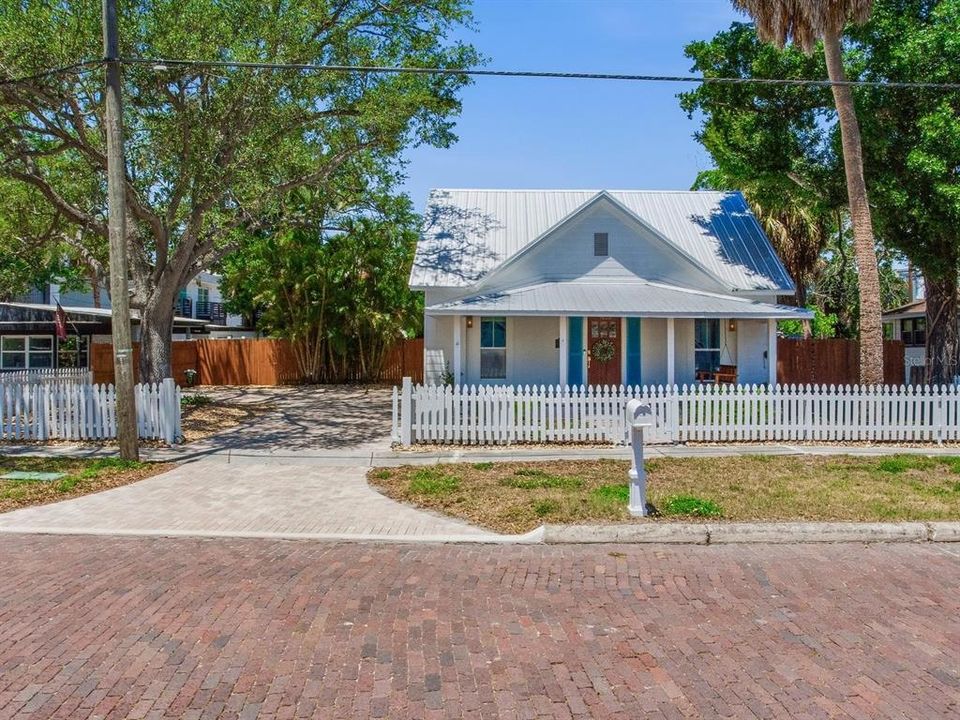 Activo con contrato: $565,000 (3 camas, 2 baños, 1851 Pies cuadrados)