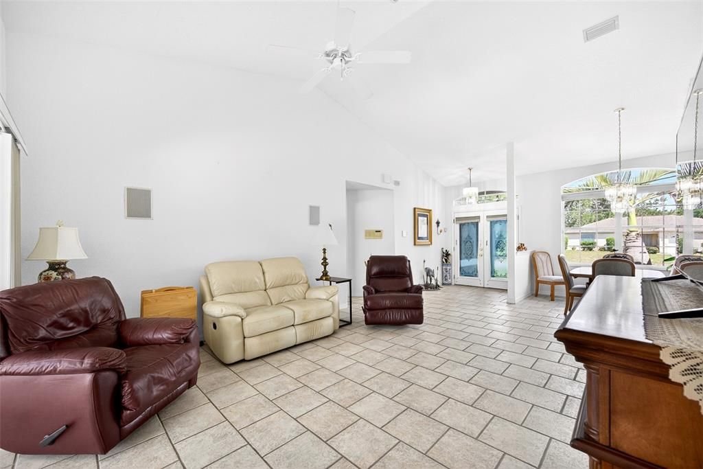 En Venta: $450,000 (3 camas, 2 baños, 1681 Pies cuadrados)
