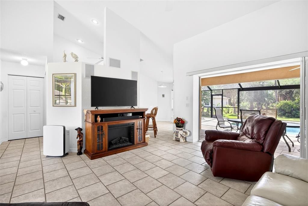 En Venta: $450,000 (3 camas, 2 baños, 1681 Pies cuadrados)