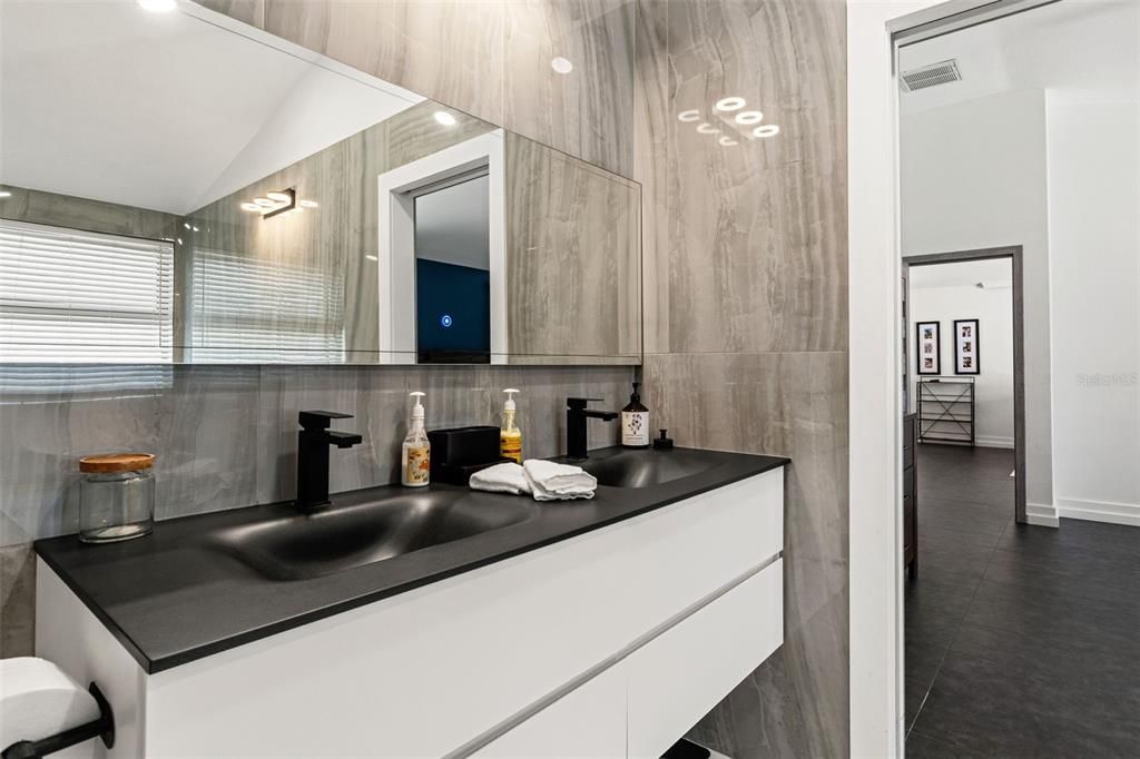 For Sale: $514,990 (4 beds, 2 baths, 1956 Square Feet)