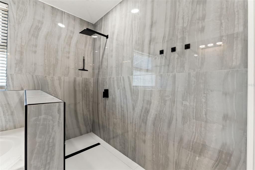 For Sale: $514,990 (4 beds, 2 baths, 1956 Square Feet)