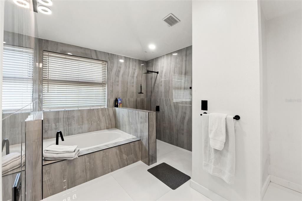 For Sale: $514,990 (4 beds, 2 baths, 1956 Square Feet)