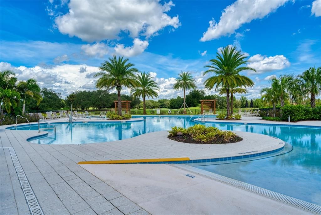 En Venta: $685,000 (3 camas, 2 baños, 2130 Pies cuadrados)
