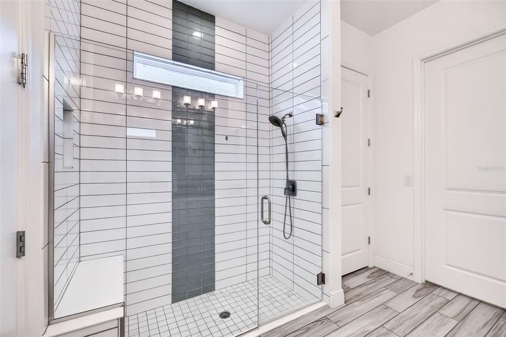 En Venta: $685,000 (3 camas, 2 baños, 2130 Pies cuadrados)