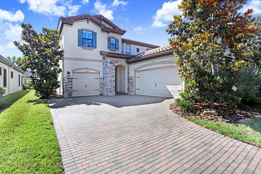 For Sale: $900,000 (4 beds, 3 baths, 3182 Square Feet)