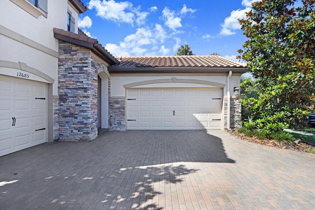For Sale: $900,000 (4 beds, 3 baths, 3182 Square Feet)