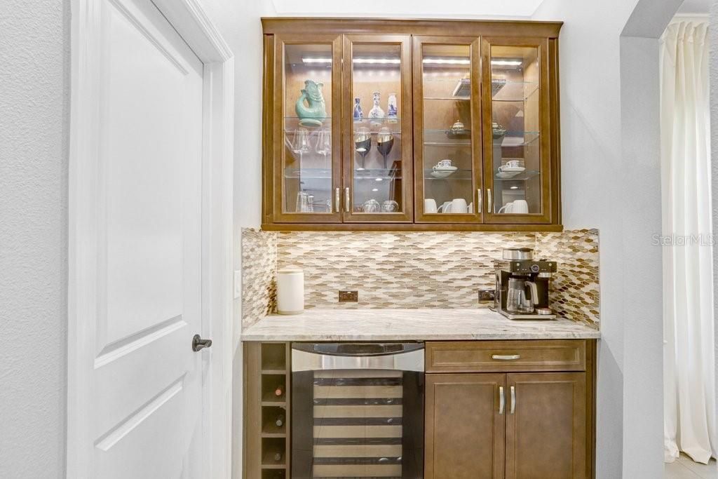 For Sale: $900,000 (4 beds, 3 baths, 3182 Square Feet)