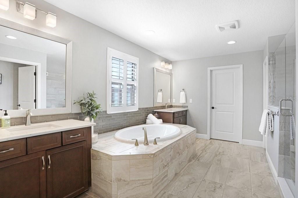 For Sale: $900,000 (4 beds, 3 baths, 3182 Square Feet)