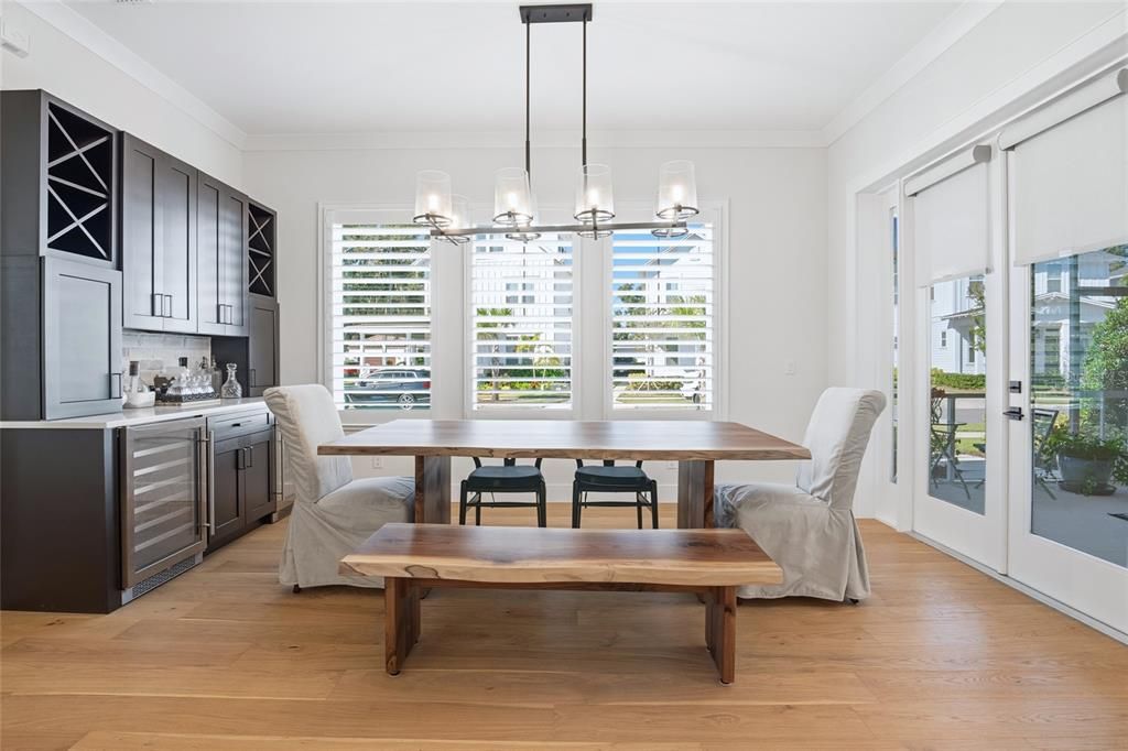For Sale: $1,699,999 (6 beds, 5 baths, 4104 Square Feet)